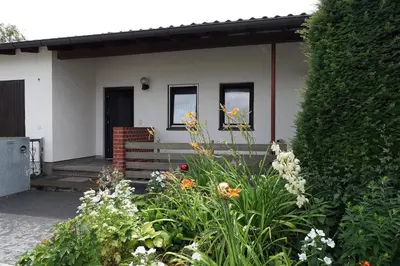 Ein Garten an der Unterkunft Habos Corner