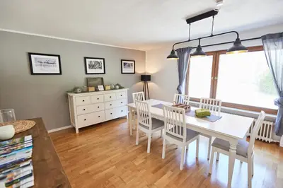 Ein Sitzbereich in der Unterkunft Ferienwohnung Hubert