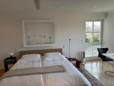 Ein Bett oder Betten in einem Zimmer der Unterkunft Herrenhaus - Starnberger See - Ammerland