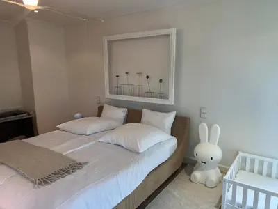 Ein Bett oder Betten in einem Zimmer der Unterkunft Herrenhaus - Starnberger See - Ammerland