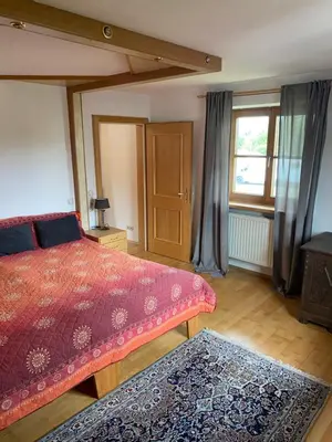 Ein Bett oder Betten in einem Zimmer der Unterkunft Nabo Ferienwohnung Lechbruck