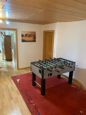 Eine Spielezimmer in der Unterkunft Nabo Ferienwohnung Lechbruck