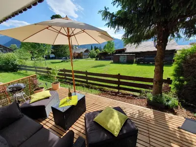 Ein Garten an der Unterkunft Alpenblick mit super Bergblick und Terrasse