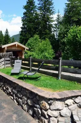 Ein Garten an der Unterkunft Ferienwohnung Ivanka mit Garten