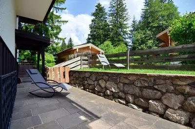 Ein Garten an der Unterkunft Ferienwohnung Ivanka mit Garten