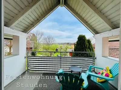 Ein Balkon oder eine Terrasse in der Unterkunft Sonnige Ferienwohnung im Unterallgäu