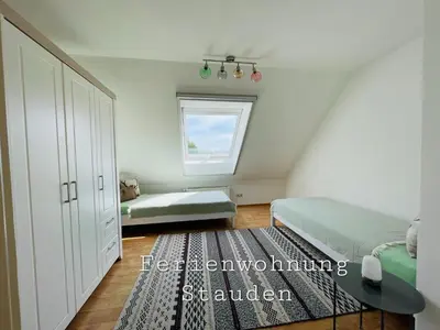 Ein Bett oder Betten in einem Zimmer der Unterkunft Sonnige Ferienwohnung im Unterallgäu