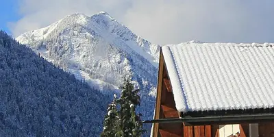 Ein allgemeiner Bergblick oder ein Berglick von der Ferienwohnung aus