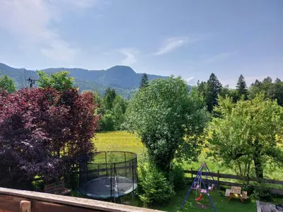 Ein allgemeiner Bergblick oder ein Berglick von der Ferienwohnung aus