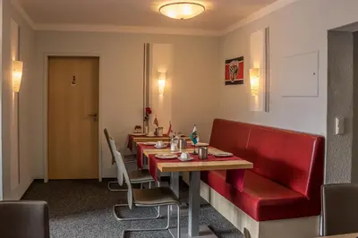 Ein Sitzbereich in der Unterkunft Pension Torkel-Stube