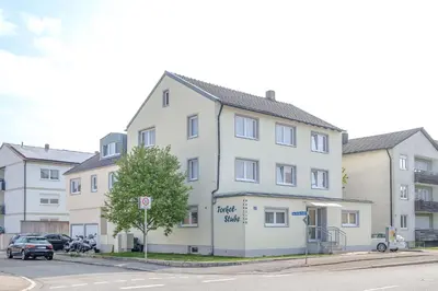 Das Gebäude in dem sich die Pension befindet