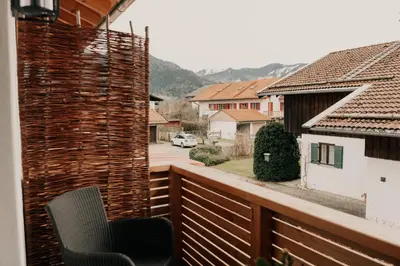 Ein allgemeiner Bergblick oder ein Berglick von der Ferienwohnung aus