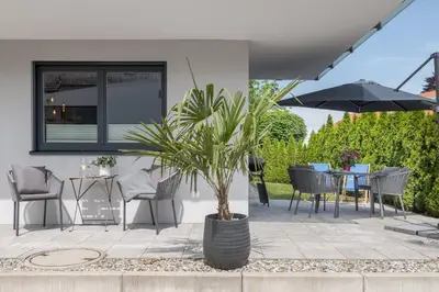 Ein Sitzbereich in der Unterkunft FENJOY Ferienwohnungen am Chiemsee - Zentral - BBQ