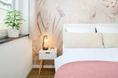 Ein Bett oder Betten in einem Zimmer der Unterkunft FENJOY Ferienwohnungen am Chiemsee - Zentral - BBQ