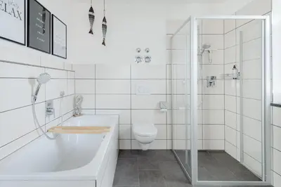 Ein Badezimmer in der Unterkunft FENJOY Ferienwohnungen am Chiemsee - Zentral - BBQ