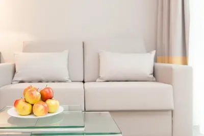 Ein Sitzbereich in der Unterkunft relexa hotel München