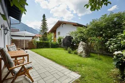 Ein Garten an der Unterkunft Ferienwohnung zum Steingarten