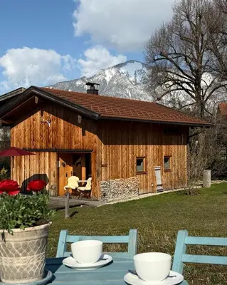 Das Gebäude in dem sich das Ferienhaus befindet