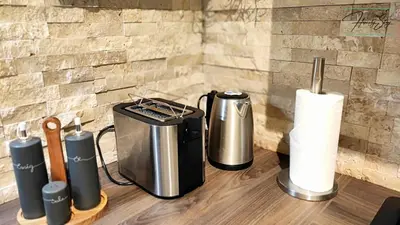Kaffee-/Teezubehör in der Unterkunft HOMELY STAY Studio P1 - Elegant Self-Check-in Studio-Apartment in Munich -with Kitchen and Washing Machine