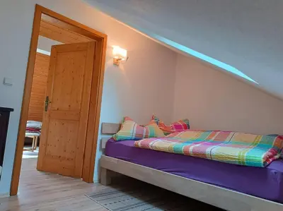 Ein Bett oder Betten in einem Zimmer der Unterkunft Ferienwohnung - Dachgeschoss Schmuckstück
