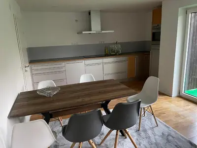 Küche/Küchenzeile in der Unterkunft Bungalow in ruhiger Siedlung mit Terrasse und Stellplatz
