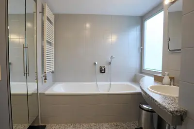 Ein Badezimmer in der Unterkunft 25 Min to the Center - 220 m2 Artist's House Villa South of Munich