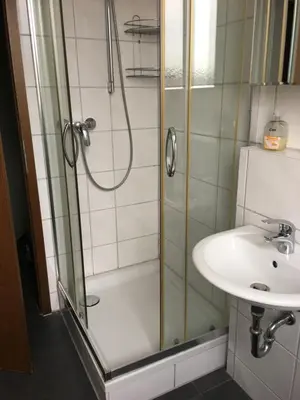 Ein Badezimmer in der Unterkunft Pension Alis Augsburg