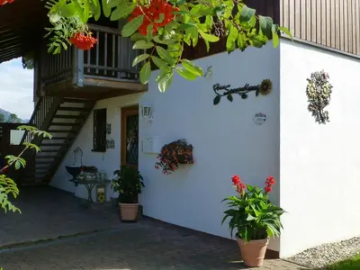 Ein Garten an der Unterkunft Gemütliche Alpenwohnung in Altenau