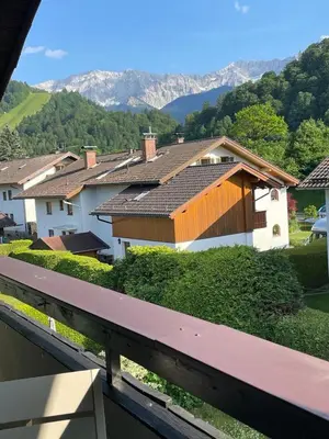 Ein allgemeiner Bergblick oder ein Berglick von der Ferienwohnung aus
