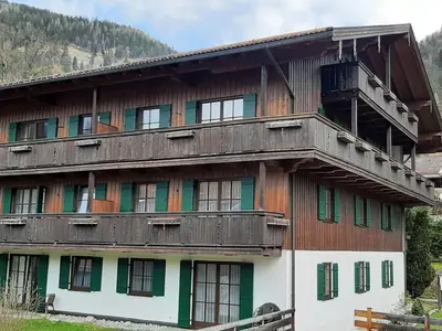Ein allgemeiner Bergblick oder ein Berglick von der Ferienwohnung aus