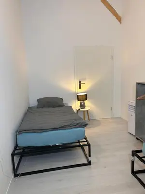 Ein Bett oder Betten in einem Zimmer der Unterkunft Moderne Maisonettewohnung/2 Zimmer/Küche/Bad #2