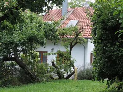 Ein Garten an der Unterkunft Ferienwohnung-Geltendorf Nähe Ammersee
