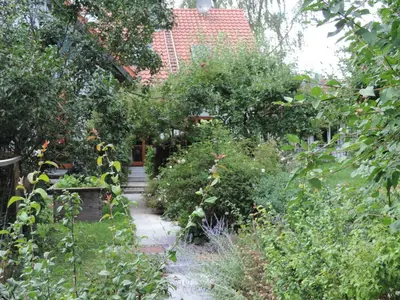 Ein Garten an der Unterkunft Ferienwohnung-Geltendorf Nähe Ammersee