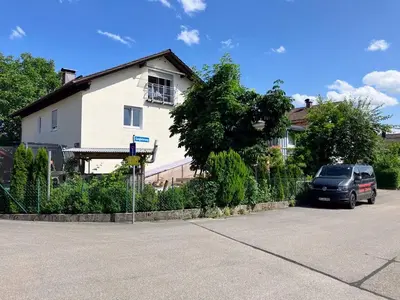 Das Gebäude in dem sich die Ferienwohnung befindet