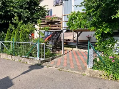 Das Gebäude in dem sich die Ferienwohnung befindet