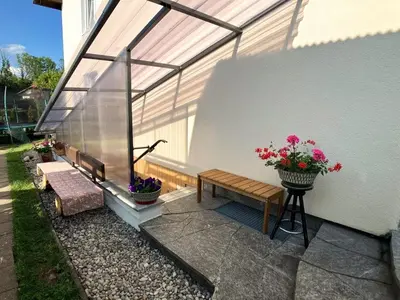 Ein Garten an der Unterkunft Ruhige Wohnung nahe Traunreut