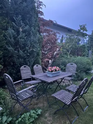 Ein Garten an der Unterkunft Zimmer zum Wohlfühlen