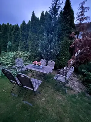 Ein Garten an der Unterkunft Zimmer zum Wohlfühlen