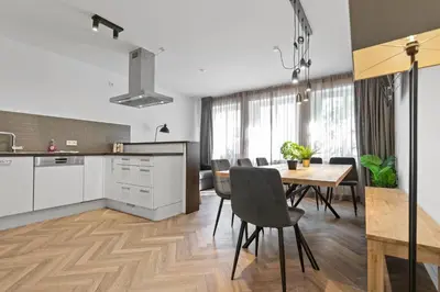 Küche/Küchenzeile in der Unterkunft Flatista Homes - Central Station - 4 BR