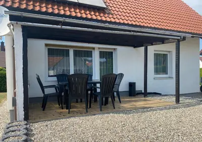 Das Gebäude in dem sich das Ferienhaus befindet