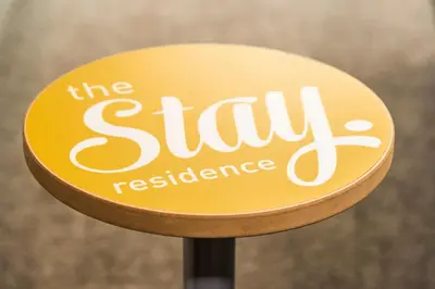 Ein Zertifikat, Auszeichnung, Logo oder anderes Dokument, das in der Unterkunft The Stay.residence ausgestellt ist