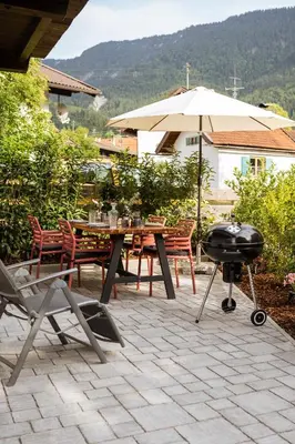 Ein allgemeiner Bergblick oder ein Berglick von des Ferienhauses aus