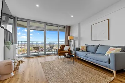 Ein Sitzbereich in der Unterkunft ma suite -NEW-23Floor-FantasticView-Center