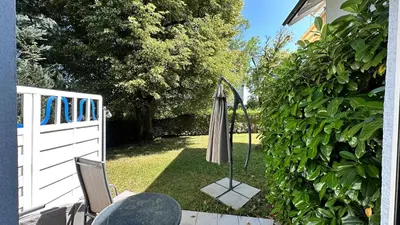 Ein Garten an der Unterkunft Ferienwohnung in Oberschondorf mit Terasse