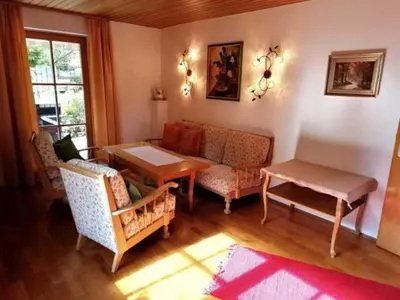 Ein Sitzbereich in der Unterkunft Haus Waldblick