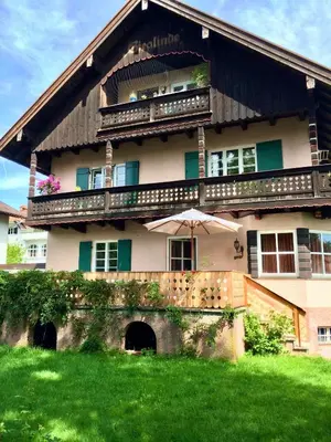 Das Gebäude in dem sich die Ferienwohnung befindet