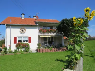 Ein Garten an der Unterkunft Gästehaus Reisacher - Mehrbettzimmer