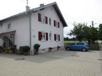 Das Gebäude in dem sich die Ferienwohnung befindet