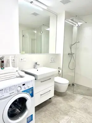Ein Badezimmer in der Unterkunft Moderne Erdgeschosswohnung