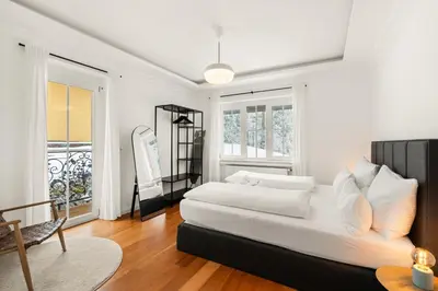Ein Bett oder Betten in einem Zimmer der Unterkunft YUVA HOMES am Kurpark - BRIGHT Collection